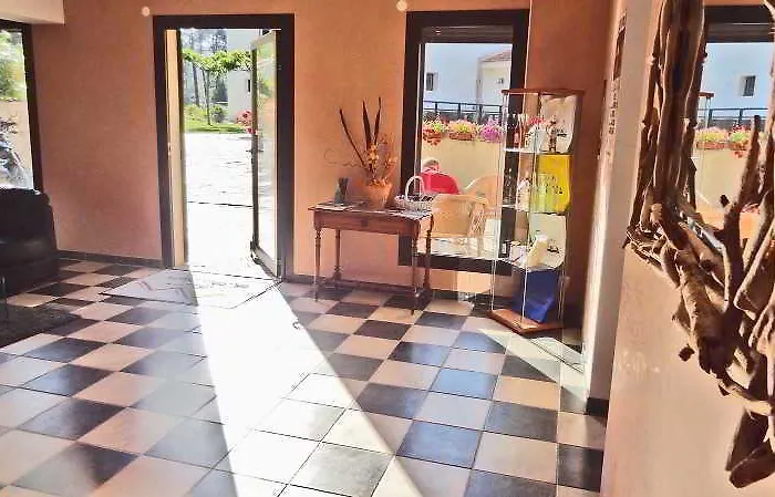 オーベルジュ デ ドゥー ソルー ホテル 2*